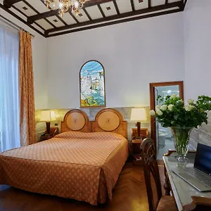 **** Hotel Farnese Italia